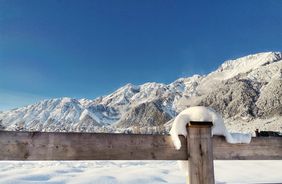 Senderismo invernal: tras los pasos del médico de montaña