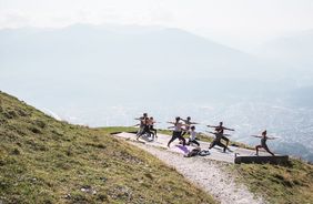 Namaste hoch über Innsbruck: Yoga auf der Nordkette