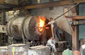 At 1,100 degrees Celsius – casting in the Grassmayr bell foundry